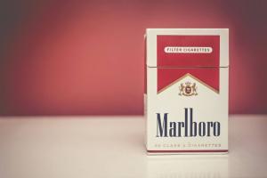 De eigenaar van tabaksfabrikant Marlboro is overleden aan longkanker.