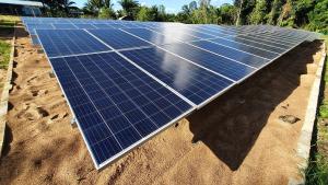 Inspectie zonne-energiesysteem Wanhatti gelijktijdig opfristraining