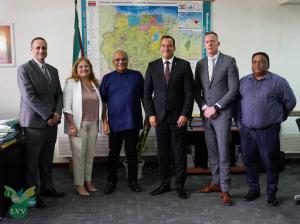 Minister Wever (Aruba) en minister Sewdien willen samenwerking aangaan