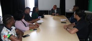CARICOM jongerenvertegenwoordigers informeren minister Mac Andrew over