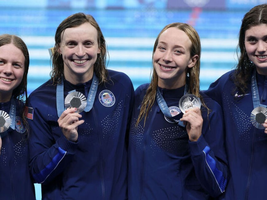 Ledecky Wordt Meest Gedecoreerde Amerikaanse Vrouw met Estafettezilver