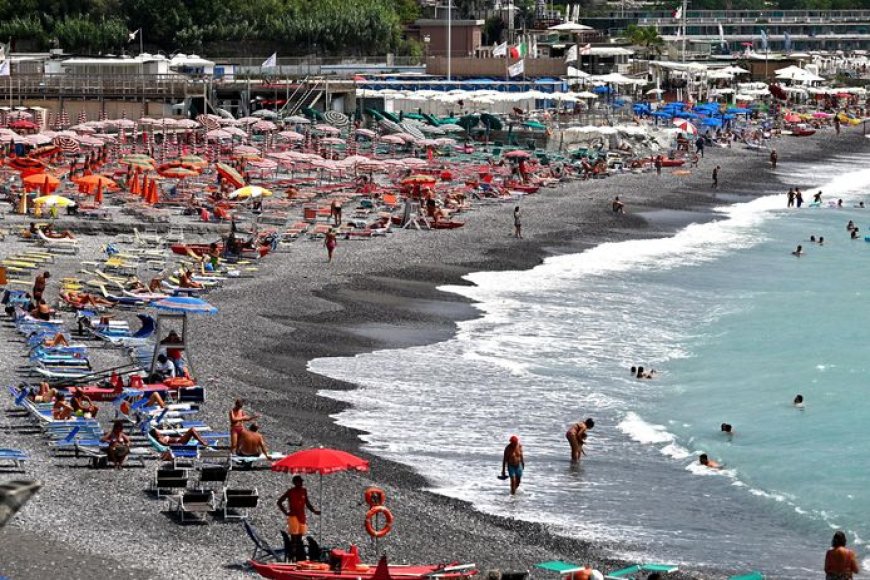 Gewonden door blikseminslag op drukbezocht strand Italië