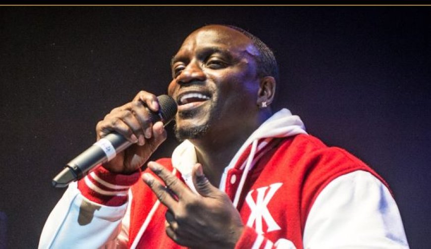 Akon zingt ‘Locked Up’ voor vermeende pedofiel tijdens arrestatie