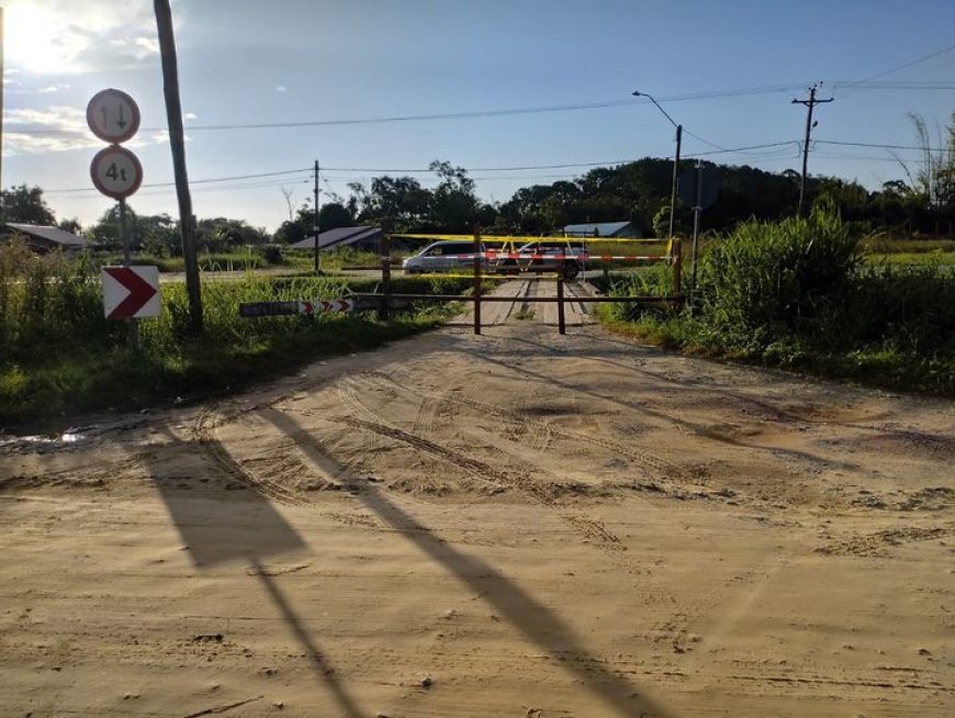 Houten brug bij Tout Lui Fautkanaal tijdelijk afgesloten