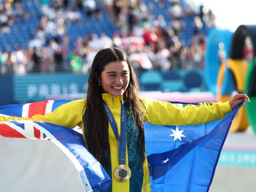 14-jarige Arisa Trew uit Australië wint goud bij vrouwen park skateboarden