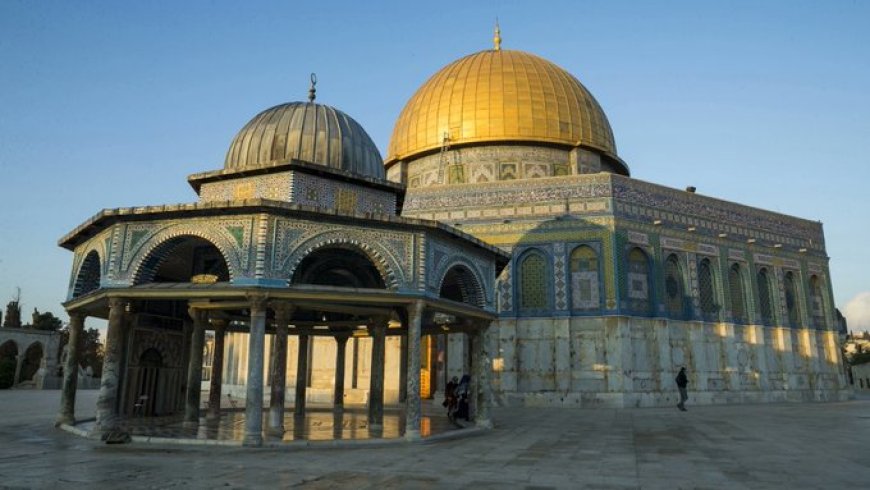 Israël heeft het verbod op Imam Ekrima Sabri van de Al-Aqsa-moskee verlengd en zijn toegang t