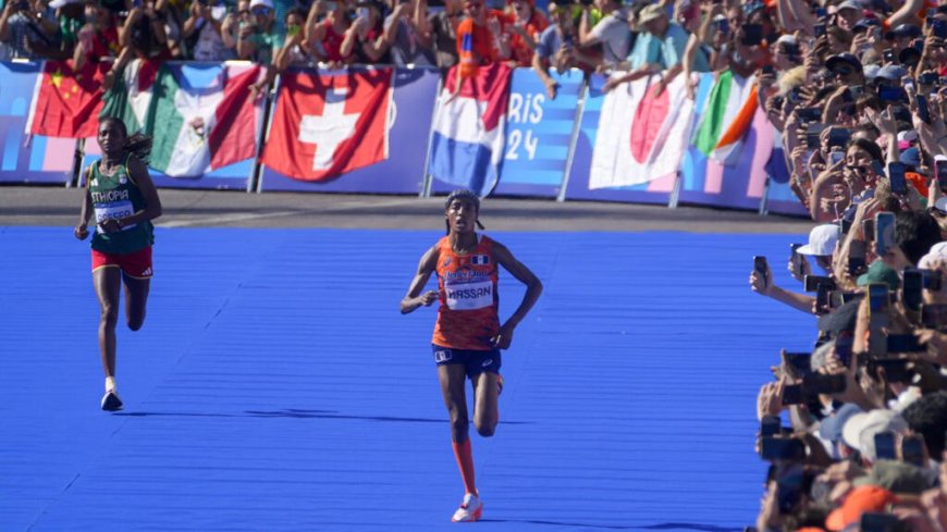 Nederlandse Hassan wint Olympische vrouwenmarathon met sprintfinish.