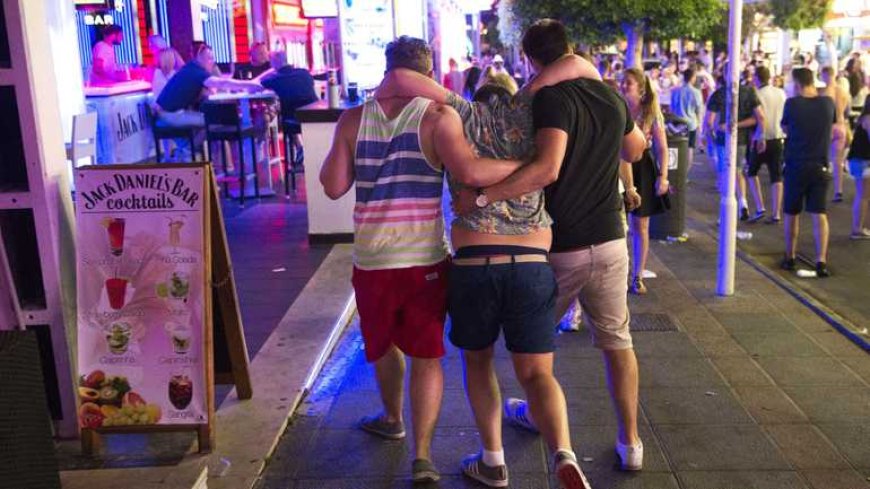 Toerist maakt dodelijk val voor ogen vriendin na feestnacht in Magaluf