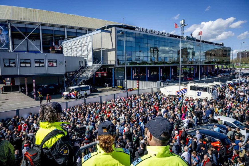 Politiestaking zet streep door Klassieker tussen Feyenoord en Ajax