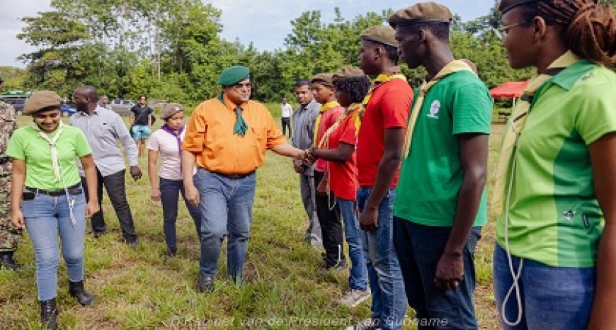 Pre-Nationaal Kamp van Boy Scouts Suriname bezocht door President Santokhi