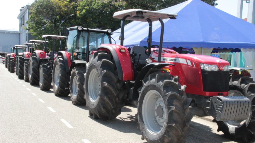 Agro-coöperaties in Nickerie versterkt met 13 tractoren