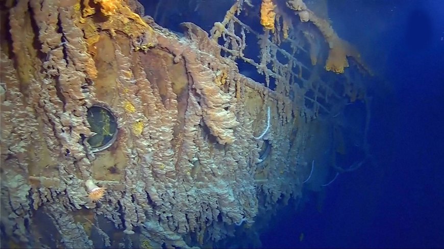 Titanic valt langzaam uit elkaar