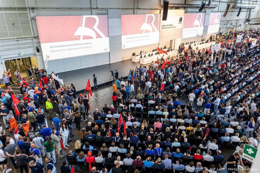 Honderden Volkswagen-werknemers protesteren omdat sluiting fabrieken dreigt