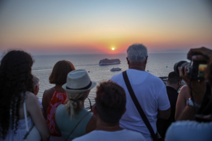 Griekse eilanden Mykonos en Santorini introduceren cruisetaks