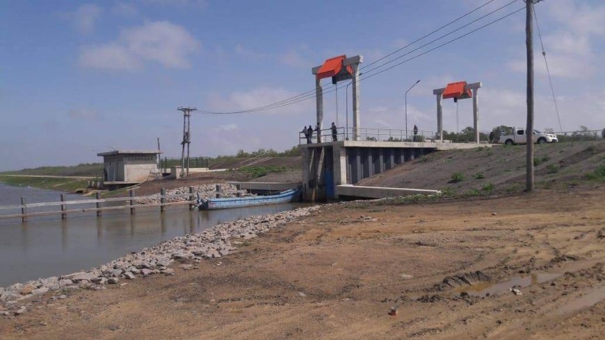 Sluisdeuren schutsluis Totness hebben het begeven