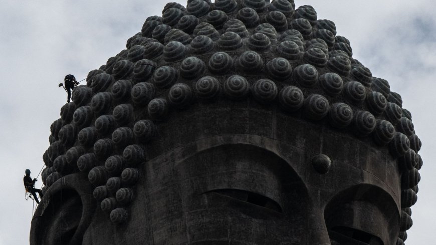 Grootste Boeddhabeeld van Japan heeft weer schone oren