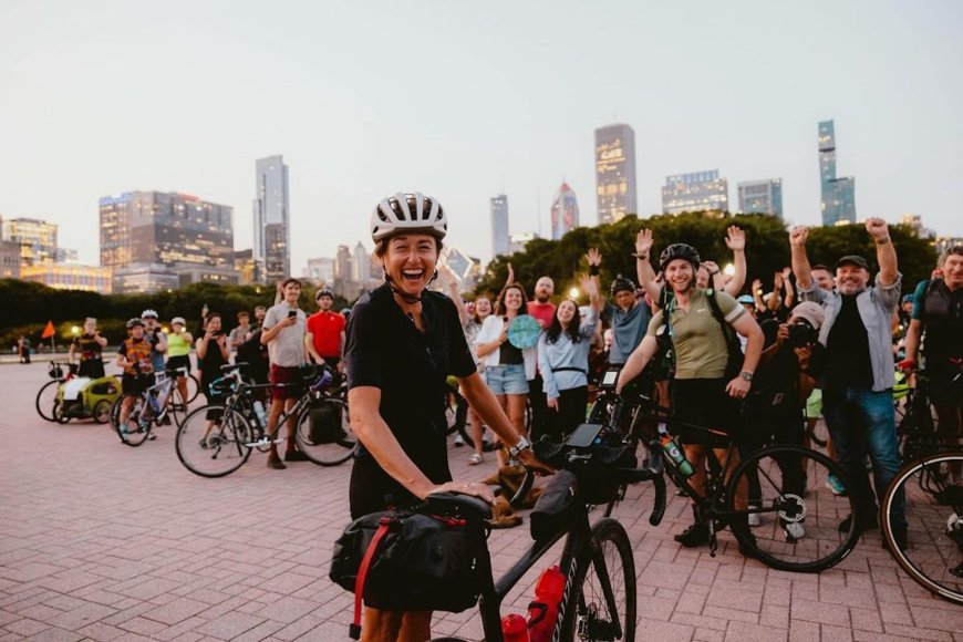 Amerikaanse vestigt wereldrecord door in 108 dagen de wereld rond te fietsen