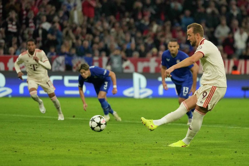 Kane grapt naar teamgenoten na elfde Bayern-hattrick