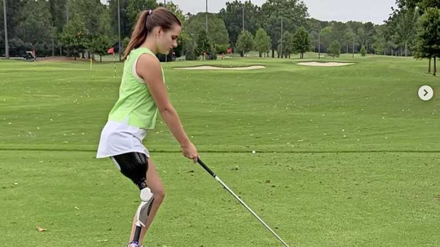 Vijftienjarig meisje stapt met geamputeerde hand en been golfbaan op na heftige haaienaanval