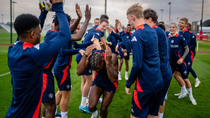 Malacia na veertien maanden terug op trainingsveld bij United