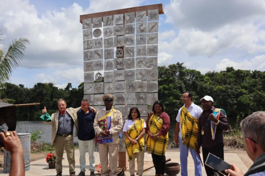 Feestelijke onthulling Boekoe monument in Tamarin