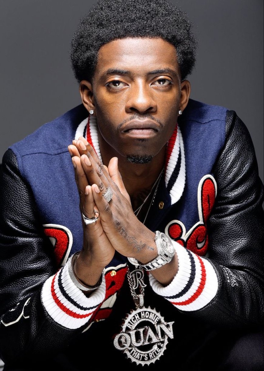 Zoon van Rich Homie Quan raakt emotioneel door zijn muziek te rappen op begrafenis