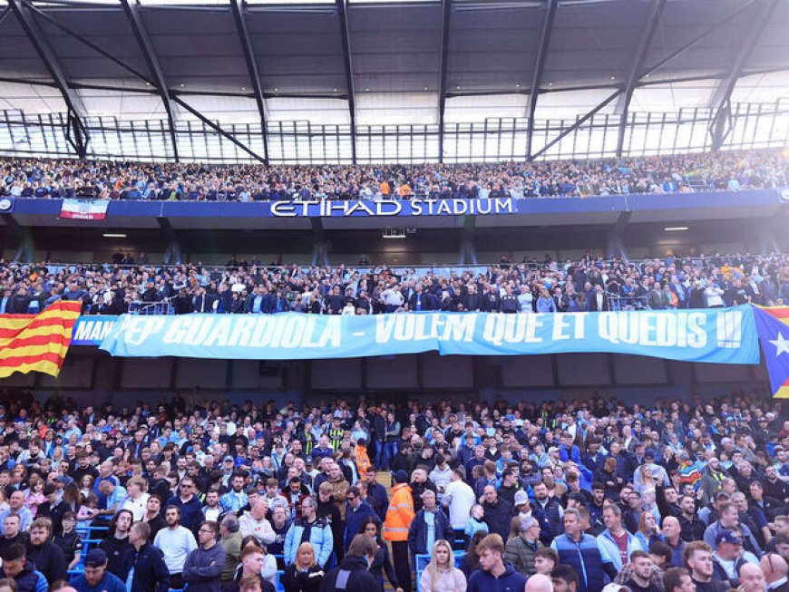 Man City Fans Roepen Guardiola op te Blijven**