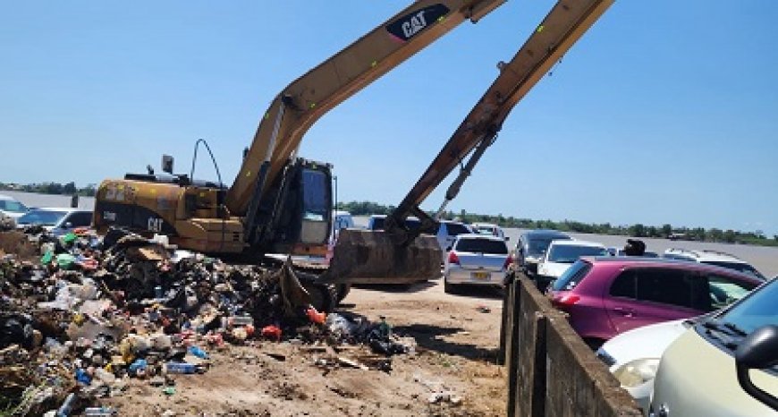 Vreedzaammarkt schoongemaakt