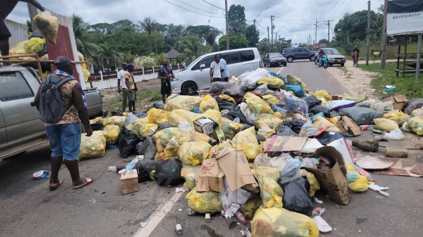 Bewoners Para barricaderen John F. Kennedyweg