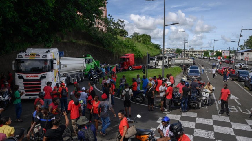 Passagiers gestrand terwijl luchthaven van Martinique sluit vanwege protesten