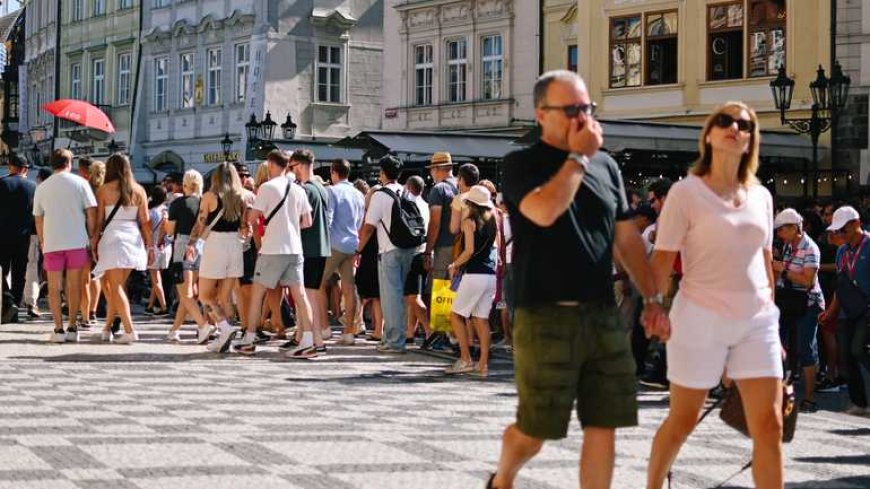 Praag is dronken toeristen zat en verbiedt kroegentochten