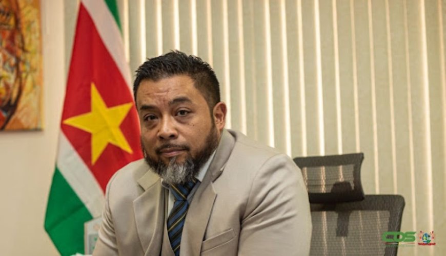 Minister Bronto Somohardjo dient ontslag in 