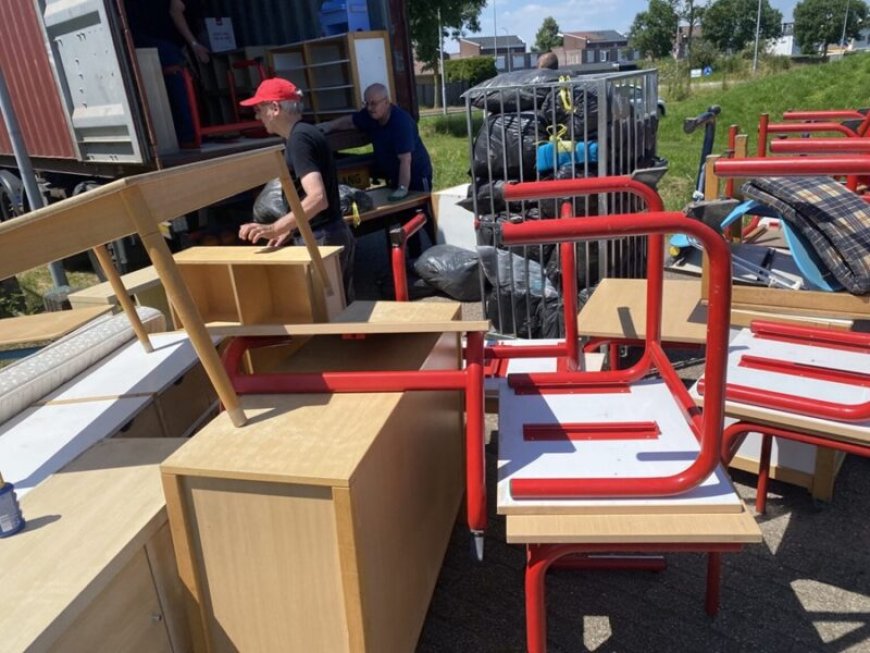 Vrienden van Suriname maken container met hulpgoederen klaar