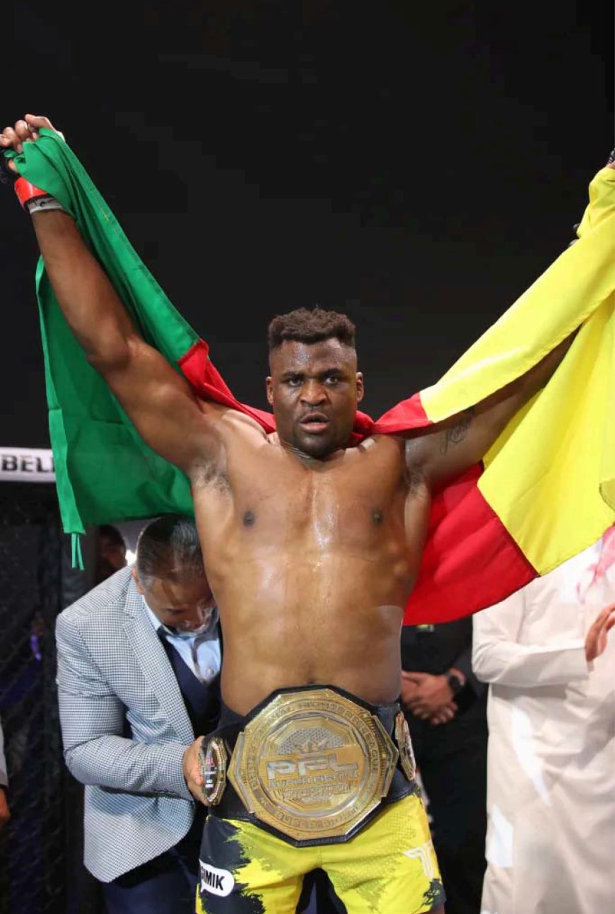 Emotionele Ngannou draagt wereldtitel op aan overleden zoontje