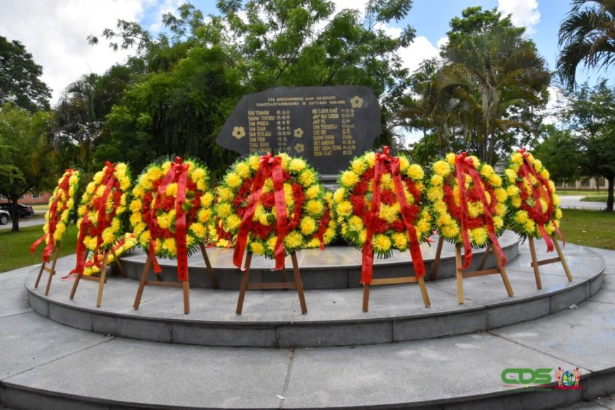 Kranslegging ter herdenking 171 jaar Chinese Immigratie