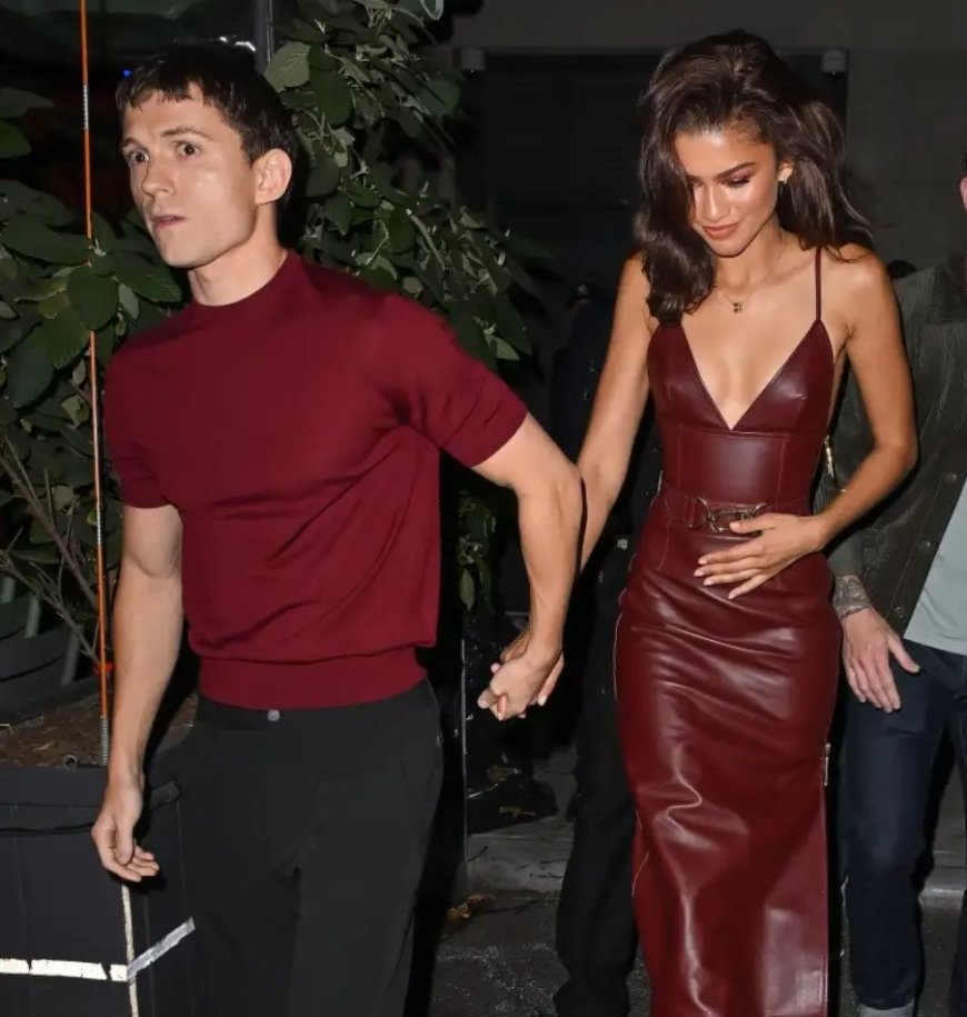 Tom Holland en Zendaya houden elkaars hand vast bij de lancering van zijn BERO-merk in New Yo