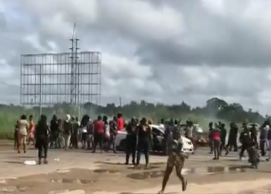 WEGBARRICADES ALS VORM VAN PROTEST