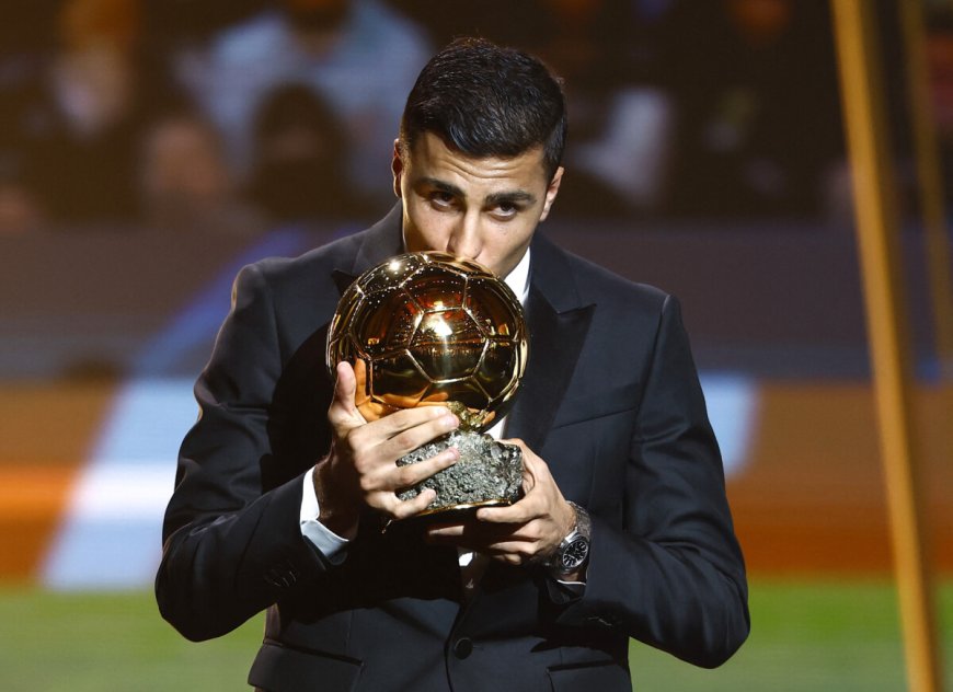 Rodri volgt Messi op als winnaar Ballon d’Or