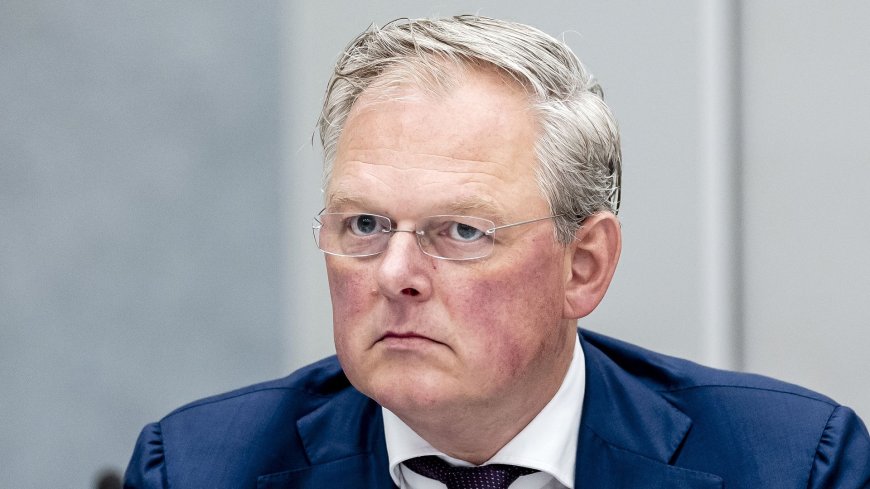 Staatssecretaris Idsinga (Financiën) afgetreden