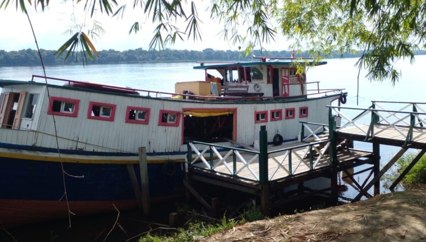 VIDS na zinken ‘Blue Boat’ in monding Nickerierivier: “Overheid moet met inheemsen werken aan