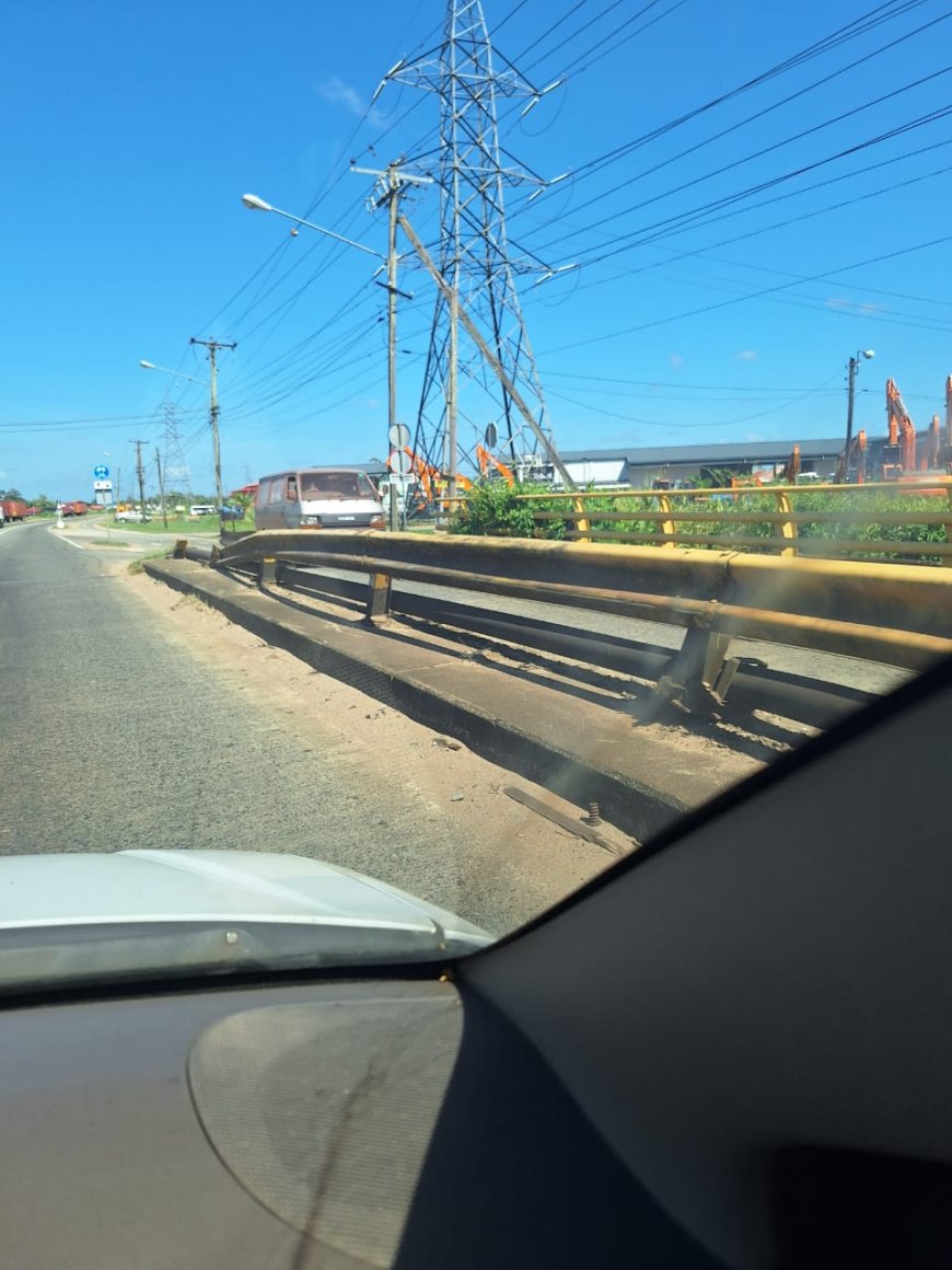 Weggebruikers brug Parakreek zijn situatie beu