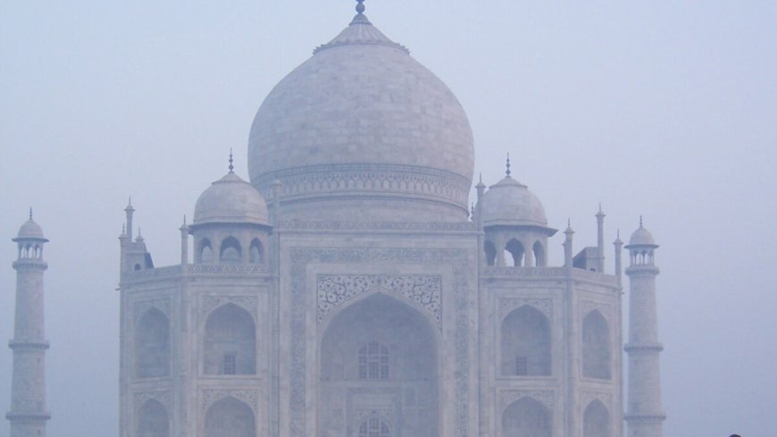 Indiase hoofdstad voert strengere maatregelen in tegen vervuiling, omdat giftige smog de Taj 