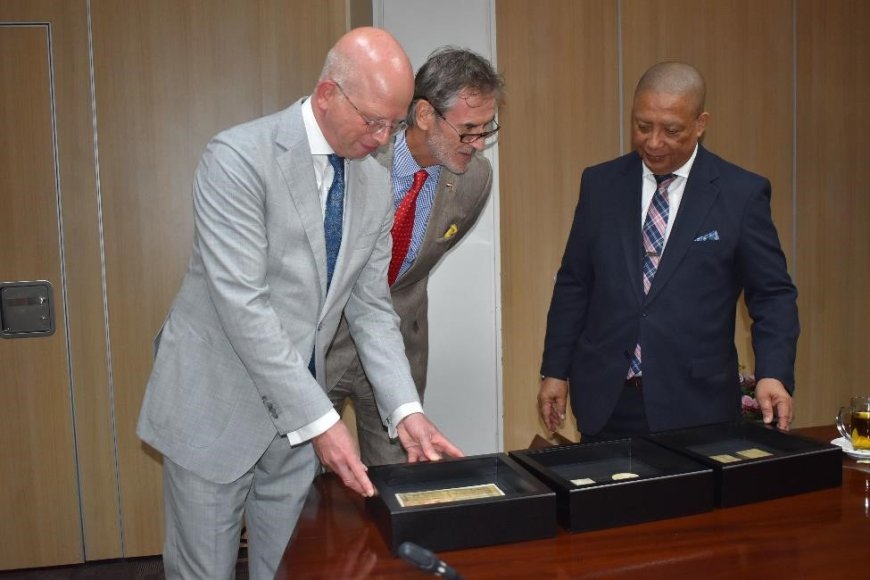 Centrale Bank Suriname verrijkt museum met historische artefacten