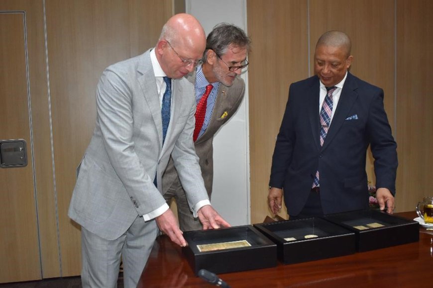 Museum CBvS verrijkt collectie met eeuwenoude betaalmiddelen uit Surinaamse geschiedenis