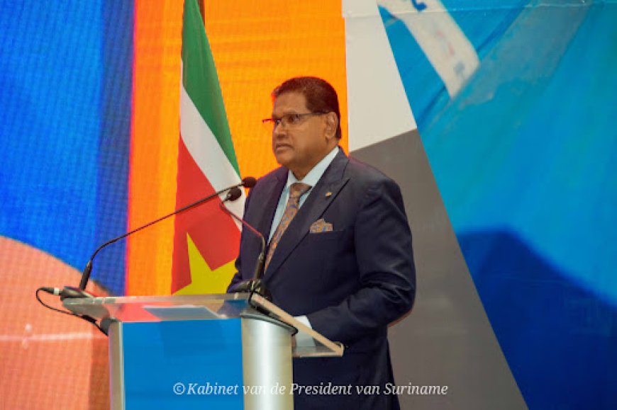 Winston Ramautarsing: “De president geeft lollipop geld”