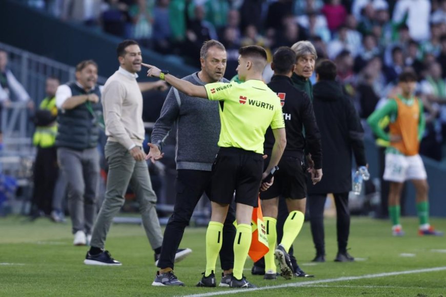 Flick in rijtje met Koeman en Xavi na rode kaart