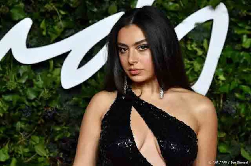 Charli XCX speelt samen met Natalie Portman en Jenna Ortega in nieuwe film