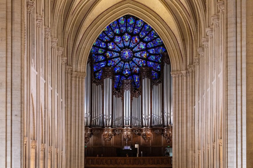 Moiwana, 8 december 1982, dag van de mensenrechten en heropening van de kathedraal Notre-Dame