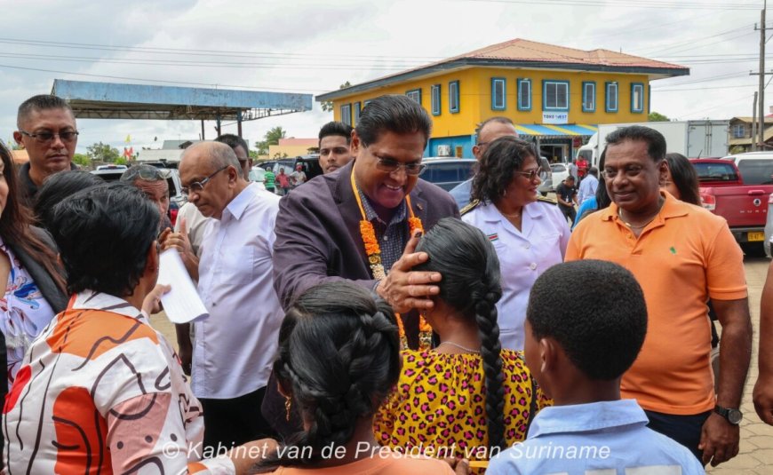 President Santokhi hoort in Nieuw Nickerie uitdagingen en zorgen van jongeren aan