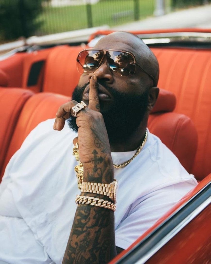 Rick Ross maakt het uit met zijn vriendin nadat zij de relatie verdedigde